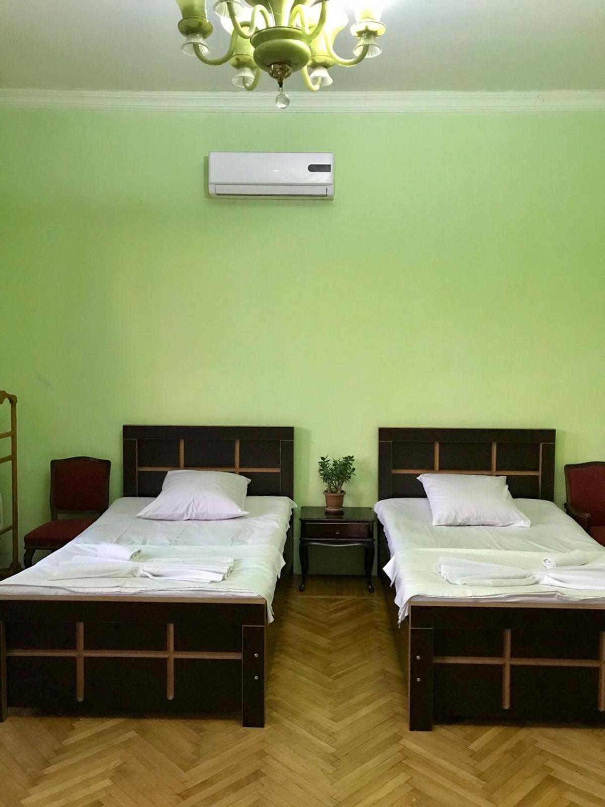 Guest House Nona Kutaisi Habitación foto