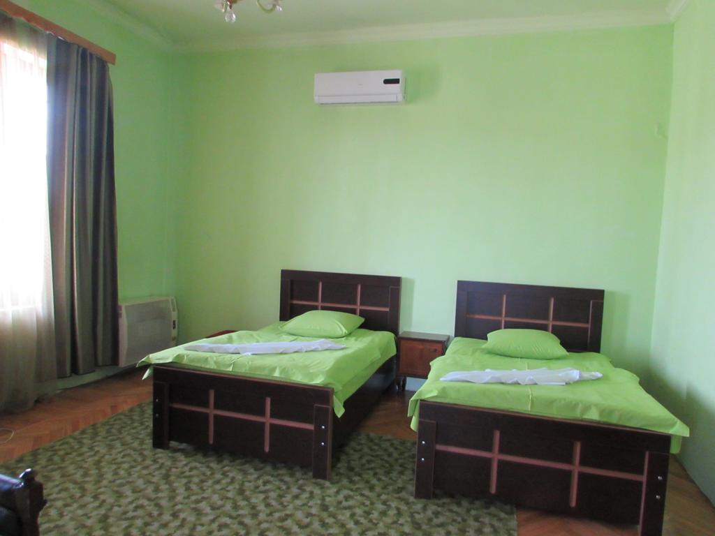 Guest House Nona Kutaisi Exterior foto